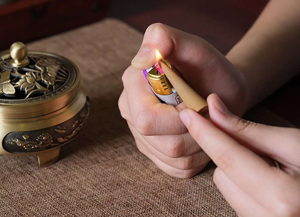 Ý Nghĩa Của Việc Đốt Trầm Hương Trong Các Dịp Đặc Biệt.png
